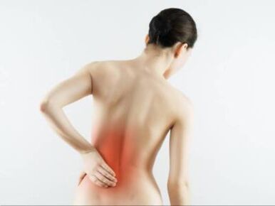 Bolesť chrbta v bedrovej oblasti ženy